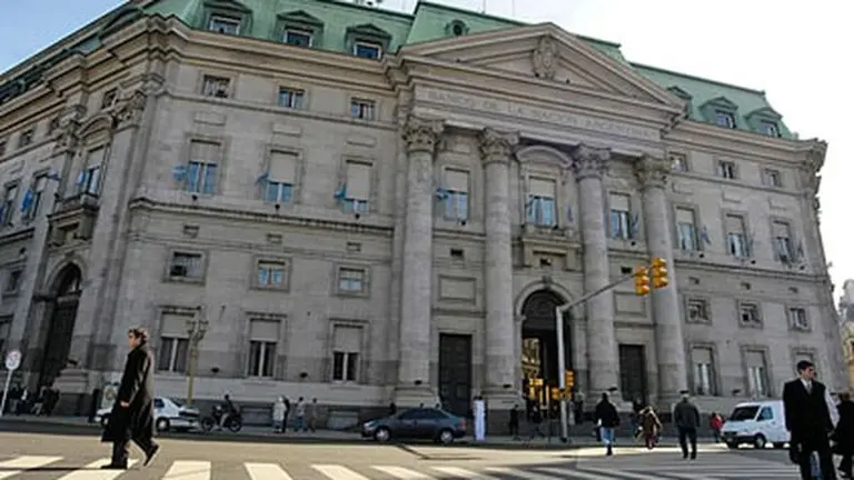 Acéfalos, los gigantes de la City tienen que demorar las medidas urgentes que pide Alberto