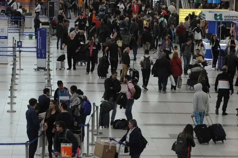 Reacción a la implementación del dólar turista: más demanda en las agencias de turismo y adelanto de compras