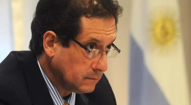 Bancos se reúnen con Pesce para conocer los planes sobre tasas y Leliq