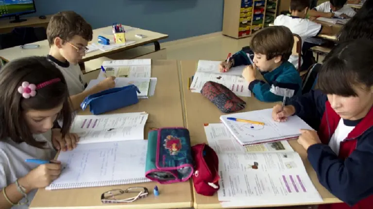 Un simple acertijo matemático para niños que nadie logra resolver es furor en las redes