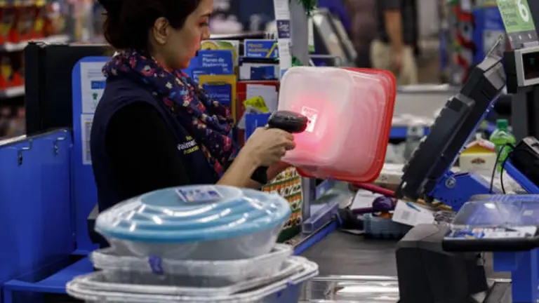 En comercio y servicios se perdieron más de 16.000 empleos en la "era Macri"