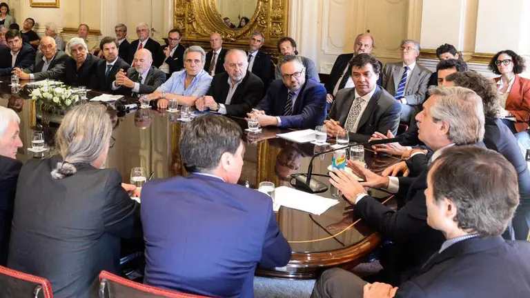 Gobierno, empresarios y los gremios firmaron "compromiso solidario": el texto completo