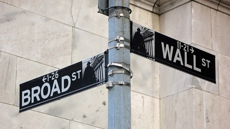 La industria de peor desempeño de este año en Wall Street, solo podrá salir adelante si se reduce