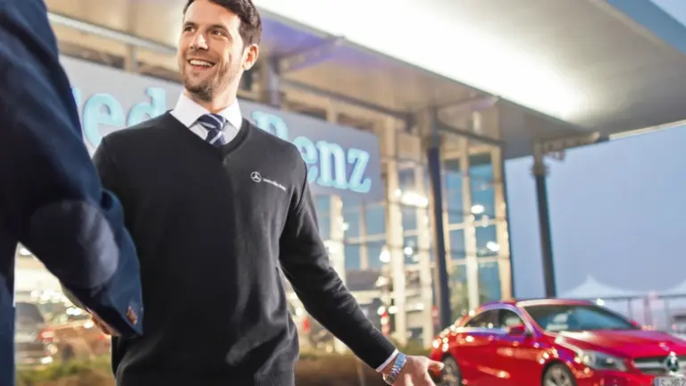 Una automotriz de lujo comenzará a vender seguros en el país