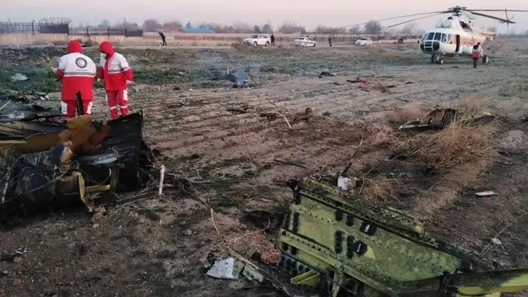 Video del momento en que cae el avión en Teherán: así se estrelló el Boeng con 176 pasajeros