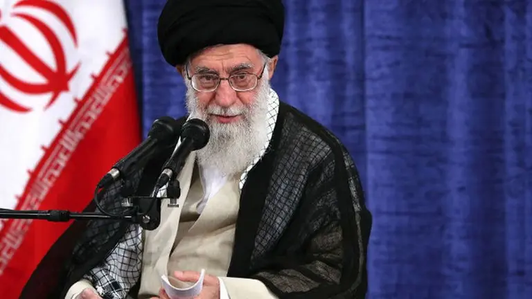 Quién era Ali Khamenei, el líder supremo de Irán que fue asesinado por EEUU e Israel