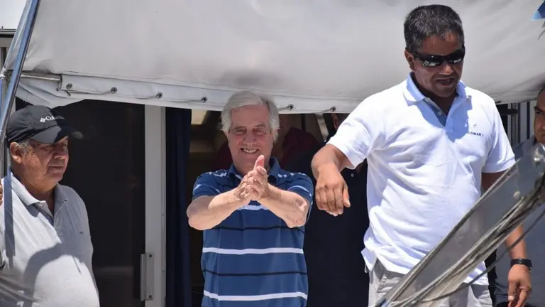 ¿Dólar turista con fecha de vencimiento?: según Tabaré Vázquez, Lammens se comprometió a revisarlo en 180 días