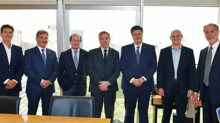 El plan de automotrices para revertir la crisis: bajar "Brasildependencia" y abrir mercados de exportación