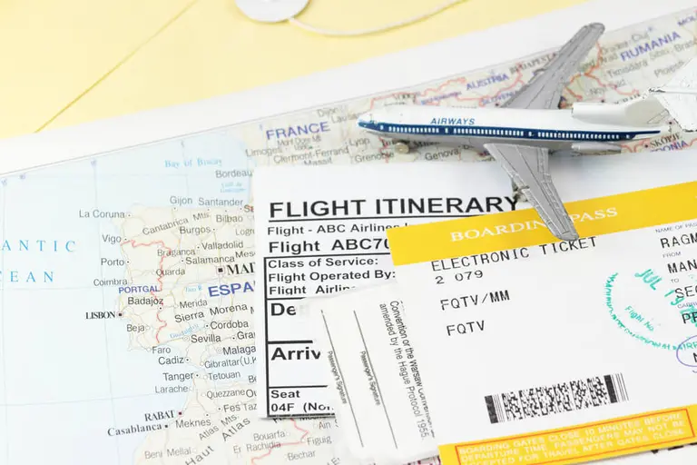 Línea aérea versus agencia de viajes: los jueces determinaron quién debe pagar por irregularidades en los pasajes