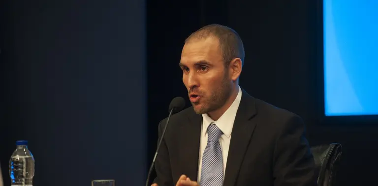 Guzmán consiguió colocar nueva deuda por casi 36.000 millones de pesos en letras y bonos