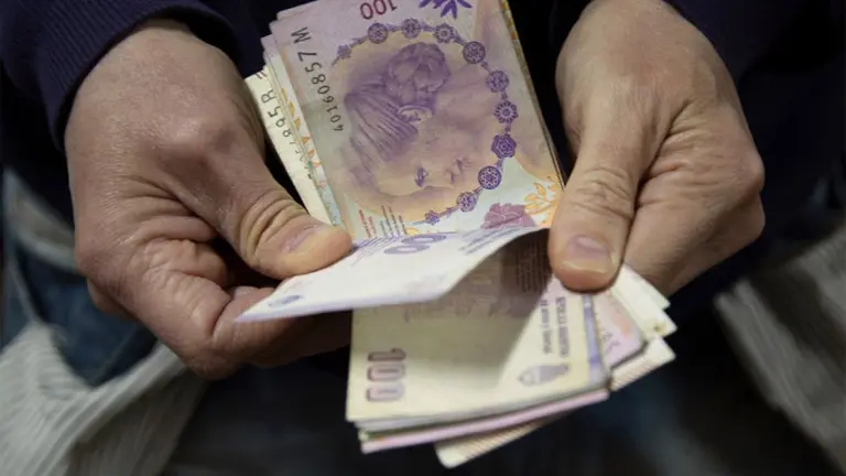 El 82% de los consumidores argentinos usa más el efectivo que otros medios de pago, según una encuesta