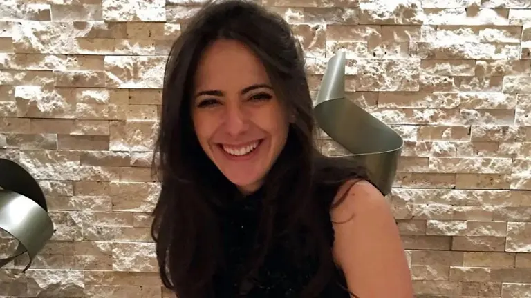 Revocan multimillonaria multa a Twitter por no preservar mensajes sobre la modelo Victoria Vannucci