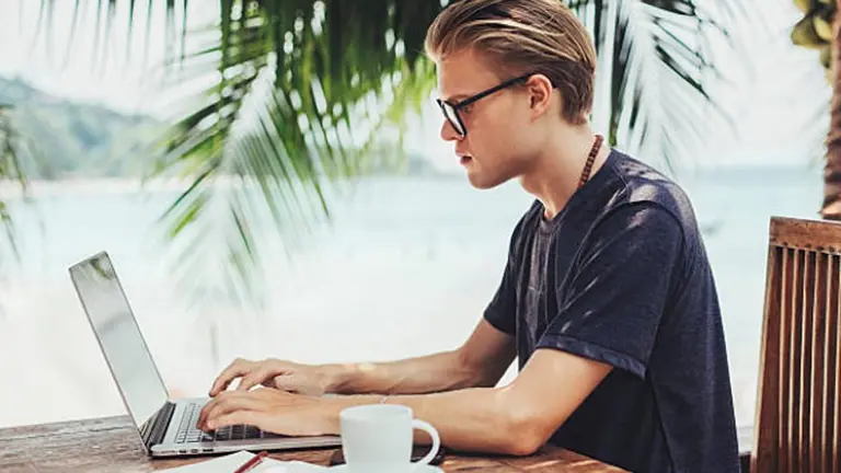 El detox digital: cómo combatir el estrés laboral y la hiperconectividad