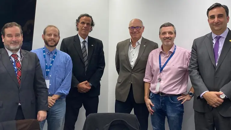 Dólar "solidario": agencias de viajes y aerolíneas impulsan propuesta para evitar el impuesto del 30%