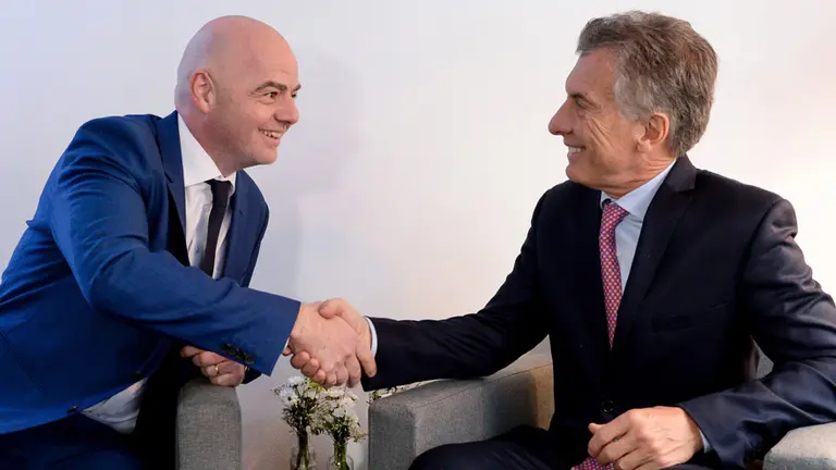 La FIFA ya es parte de la "grieta" argentina: el kirchnerismo ve al nombramiento de Macri como una intromisión en la política local