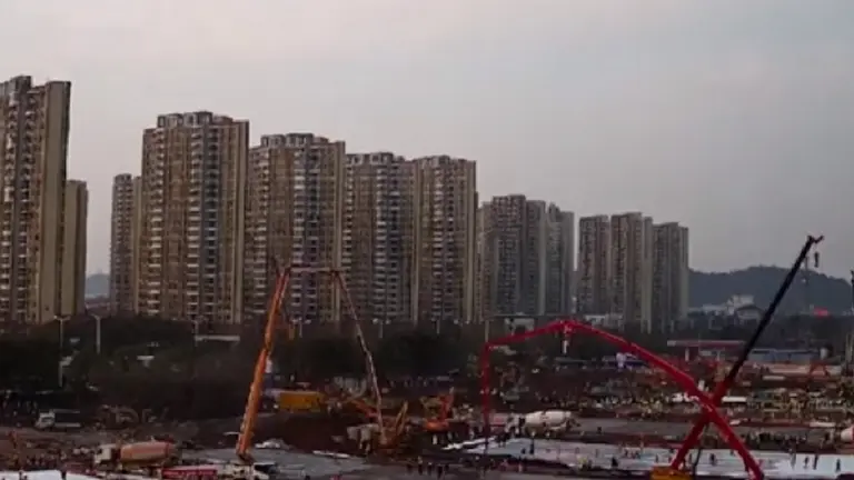 Coronavirus: más de ocho millones de personas ven por streaming cómo China construye un hospital