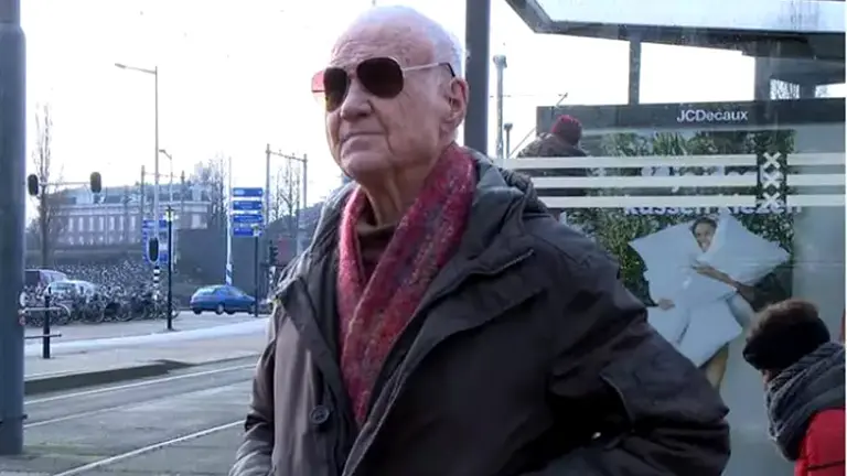 Insólito: tiene 85 años, fue cura toda su vida y hoy es actor porno amateur