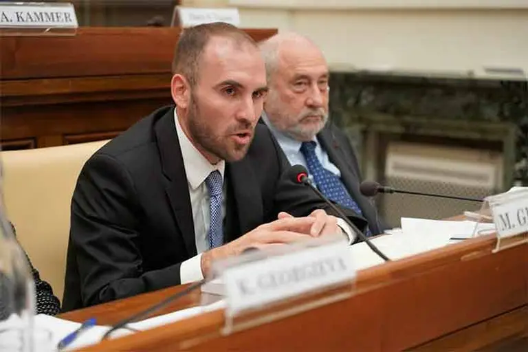 Pagar o reperfilar: dos alternativas que tiene Martín Guzmán ante el megavencimiento del jueves