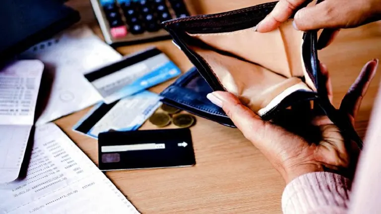 Los gastos hormiga consumen el sueldo: cómo identificarlos para llegar con tranquilidad a fin de mes