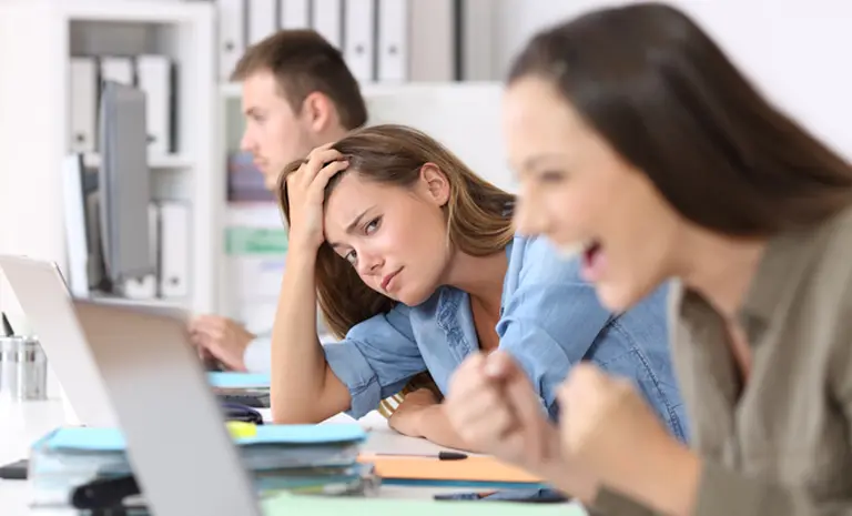 Cómo identificar y manejar personas tóxicas en el trabajo