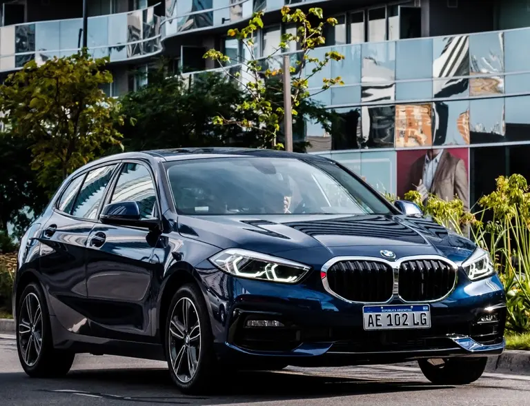 Compacto, premium y con aires deportivos. Así es la nueva generación del modelo más accesible de la marca alemana