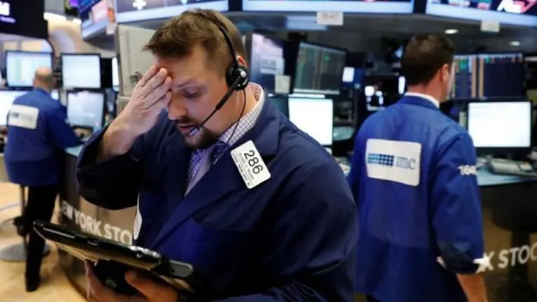 Lunes negro: Wall Street y bolsas europeas se hundieron por el avance del coronavirus