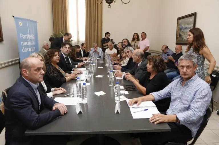 Las paritarias comienzan con un "piso" de 54% para ganarle a la inflación