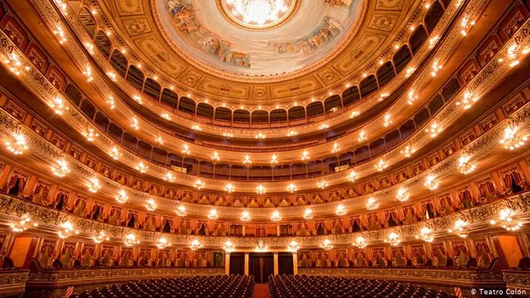 La nueva campaña de Baron B fue realizada nada menos que en el Teatro Colón