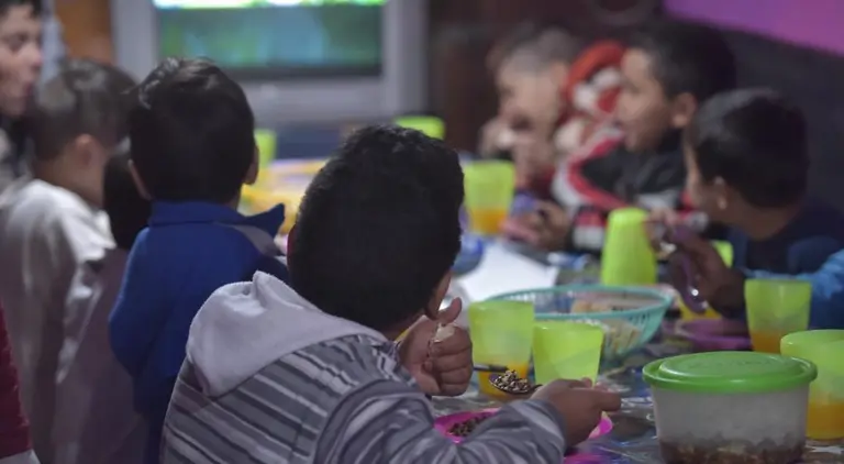 ¿Cuánto aumenta el riesgo de vida en personas que no comen saludablemente?