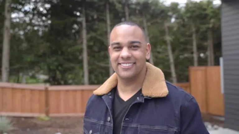 Millonario de 27 años explica cómo ahorra 80% de sus ingresos y en qué dos cosas nunca gasta dinero