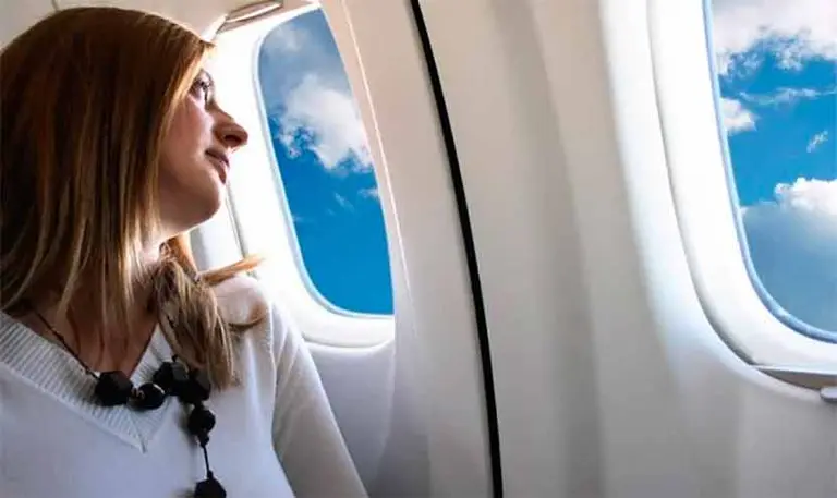 Cuáles son los asientos más seguros para evitar contagios en los aviones
