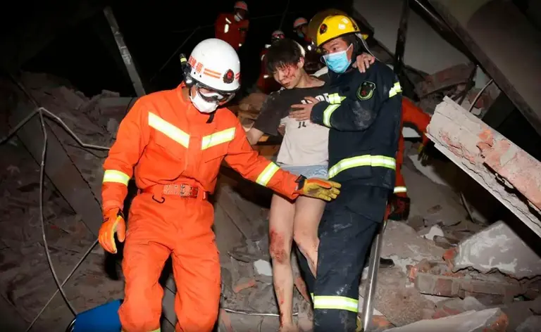 China: se derrumbó un hotel usado para la cuarentena de afectados de coronavirus