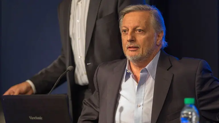 Energía: Aranguren advirtió que habrá escasez de gas en los próximos dos años