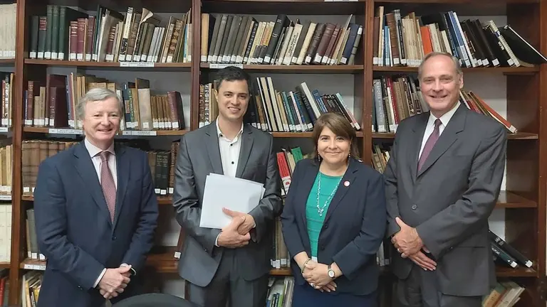 Plan de espectro y resolver maraña judicial para avanzar hacia 5G, ejes de la política de telecomunicaciones