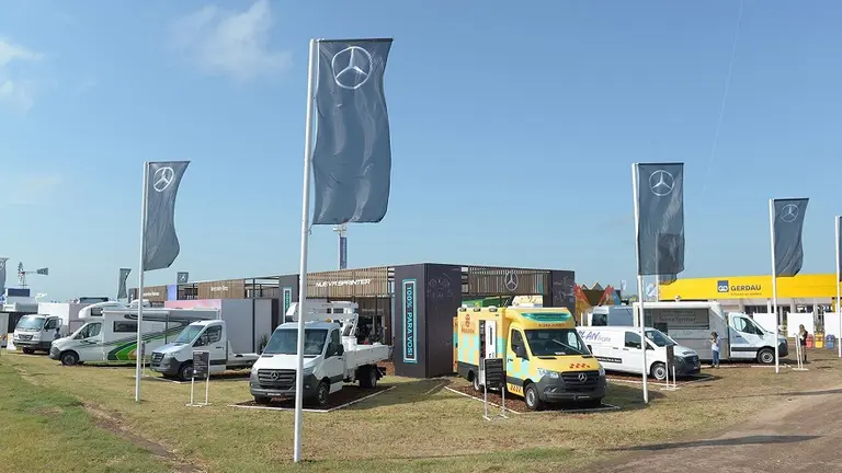 Mercedes Benz, desde un motorhome hasta sus camiones, todos en Expoagro