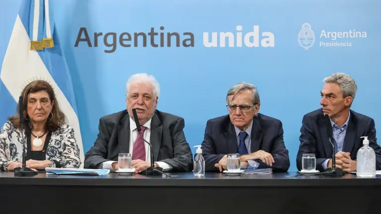 Gobierno decidió no suspender las clases pero escuelas y universidades ya toman la medida por su cuenta