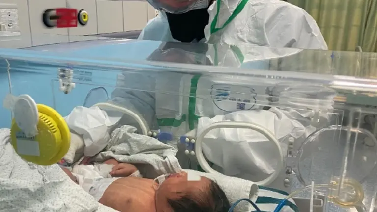 Alerta por coronavirus: una bebé recién nacida dio positivo y buscan determinar la vía de contagio