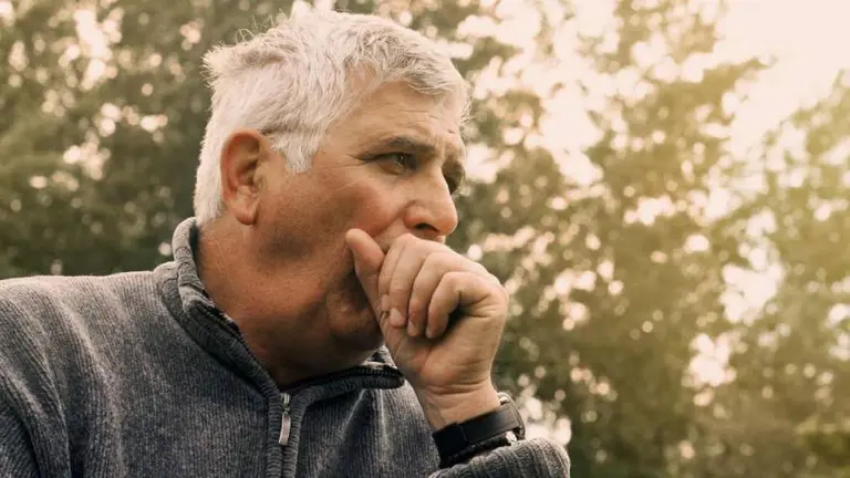 Tos persistente que no cede: la confusión con gripe que retrasa el diagnóstico de tuberculosis y dispara contagios