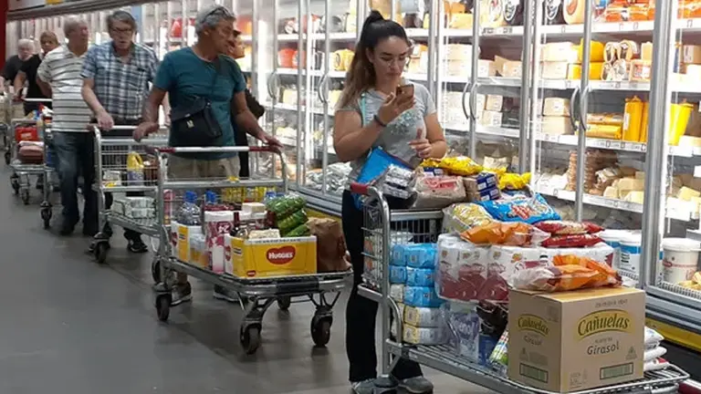 Paranoia y fin de semana caliente: por el coronavirus, hubo un mini boom de consumo