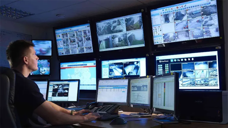 Ciberpatrullaje: ¿puede el Gobierno monitorear tus redes sociales para verificar si cumplís la cuarentena?