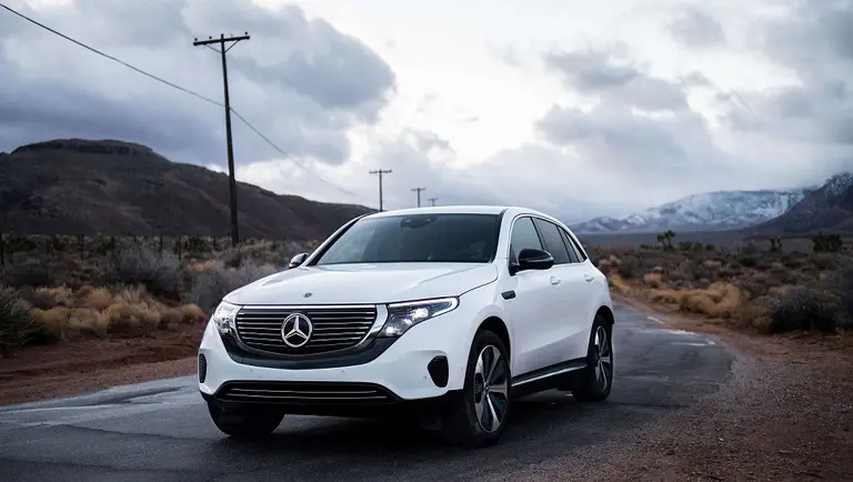 Mercedes-Benz le dice "basta" a la combustión interna: redefine su concepto de movilidad y apuesta a los autos eléctricos