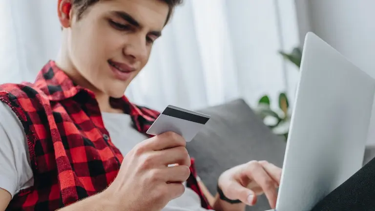 Lado B de la crisis: por qué hay boom de tarjetas prepagas y Argentina lidera el crecimiento de la región