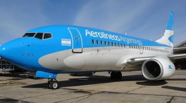 Tensión en Aerolíneas: plan "oficial" encendió a los gremios, que no aceptarán rebajas salariales ni "despidos encubiertos"