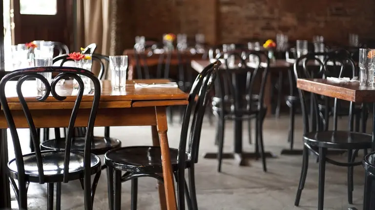 Restaurantes y hoteles, en crac: piden créditos para sueldos y postergar pago de luz, agua y gas