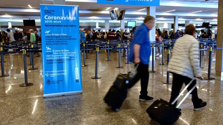 Tras la pandemia, cómo será el nuevo protocolo mundial para viajar en avión