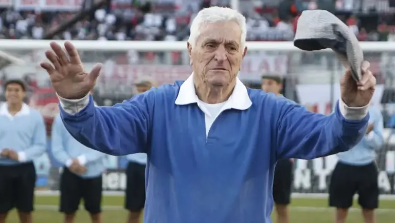 A los 93 años, falleció Amadeo Carrizo, uno de los mejores arqueros de la historia del fútbol argentino