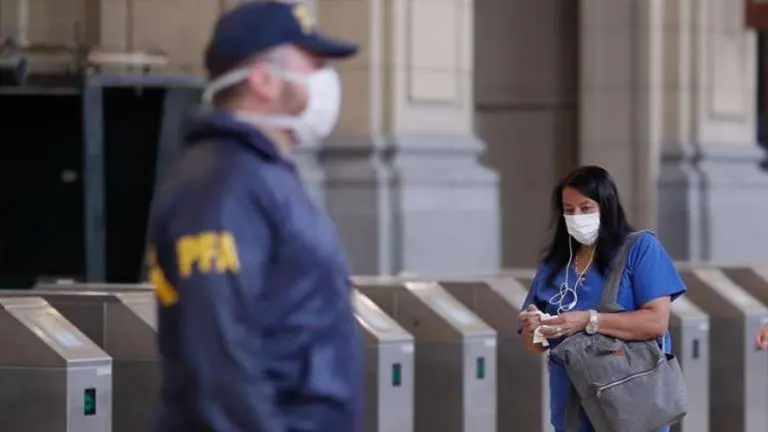 "Distanciamiento social": la nueva fórmula que preparan para volver al lugar de trabajo