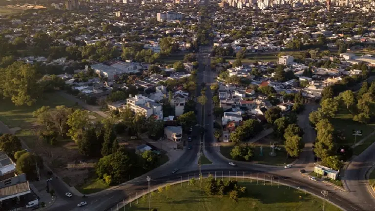 El primer día del aislamiento en el interior: filas en comercios, calles vacías y fuertes controles