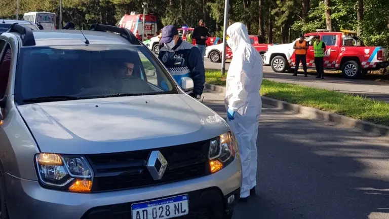 "Así no va": el enojo de Santilli por las largas colas de autos en los accesos a la Ciudad