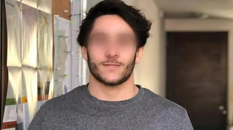 El joven que viajó en barco con 400 personas y está infectado se enfrenta a 15 años de prisión y el pago de u$s700 mil